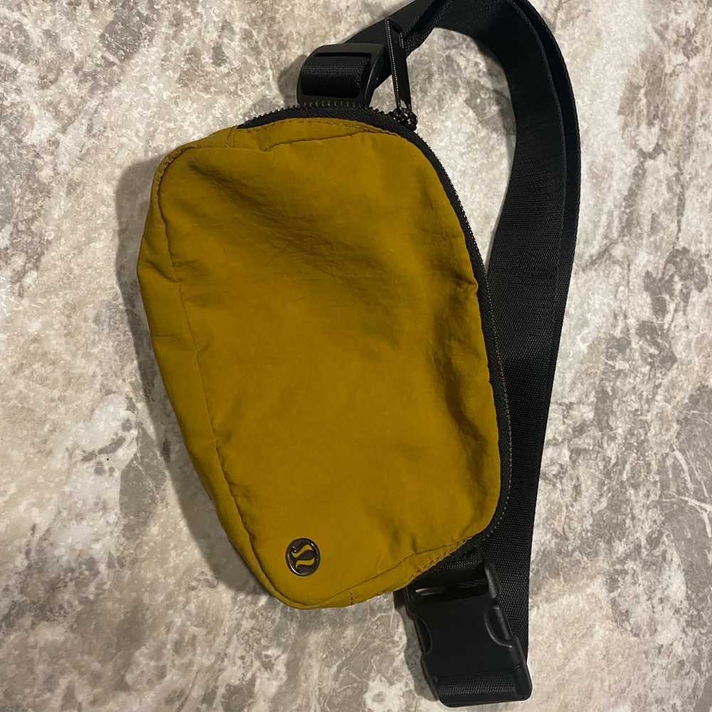 Lululemon belt bag